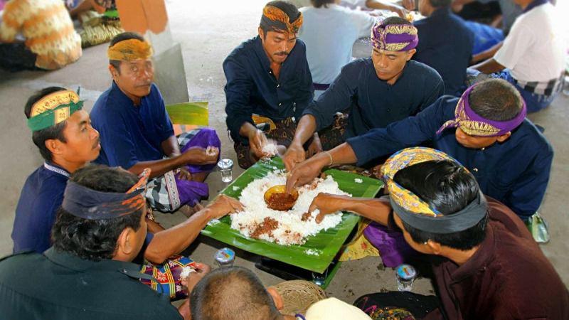 Megibung, Tradisi Makan Bersama dari Karagasem Bali