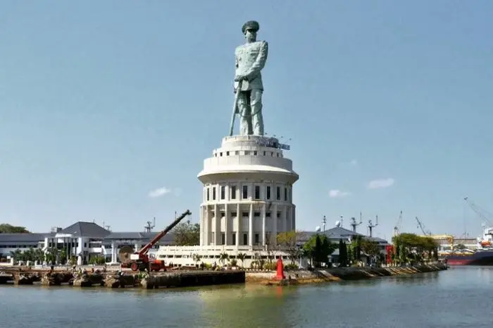 Daya Tarik Wisata Monumen Jalesveva Jayamahe Daya Tarik Wisata Monumen Jalesveva Jayamahe