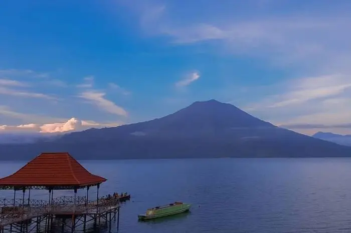 Wisata Danau Ranau, Menyaksikan Keindahan Danau yang Asri di OKU Selatan Wisata Danau Ranau, Menyaksikan Keindahan Danau yang Asri di OKU Selatan