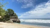 Pantai Slili, Pantai dengan Pemandangan Matahari Terbenam Menakjubkan di Gunung Kidul Pantai Slili, Pantai dengan Pemandangan Matahari Terbenam Menakjubkan di Gunung Kidul