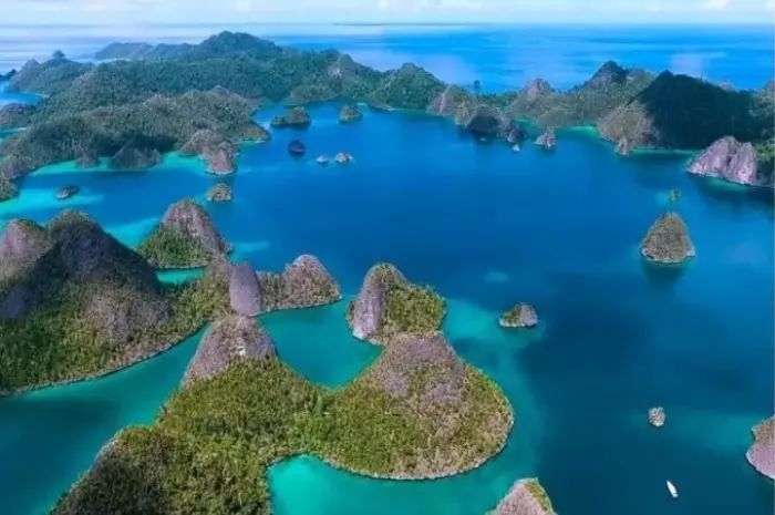 Pulau Wayag, Pulau Indah dengan Gugusan Karst yang Menakjubkan di Raja Ampat Pulau Wayag, Pulau Indah dengan Gugusan Karst yang Menakjubkan di Raja Ampat