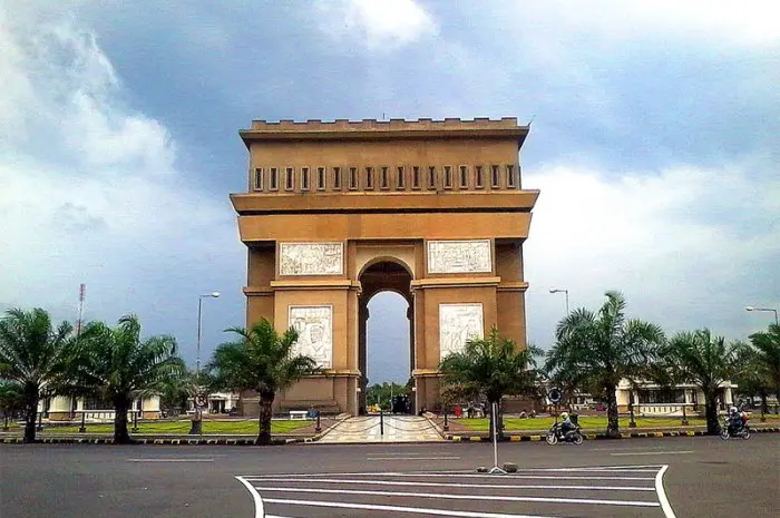 Simpang Lima Gumul, Monumen Ikonik dengan Arsitektur Megah di Kediri Simpang Lima Gumul, Monumen Ikonik dengan Arsitektur Megah di Kediri