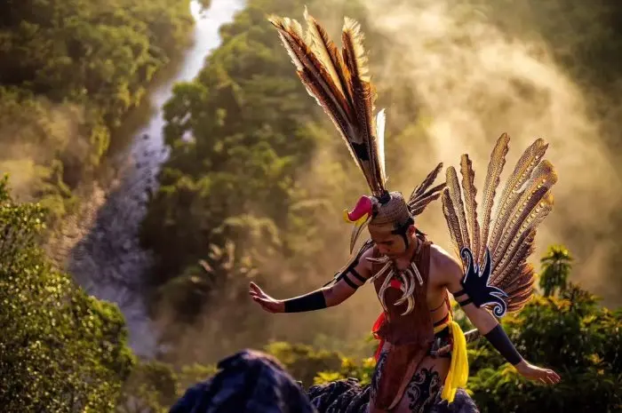 Fakta Menarik tentang Suku Dayak Kalimantan yang Wajib Diketahui Fakta Menarik tentang Suku Dayak Kalimantan yang Wajib Diketahui